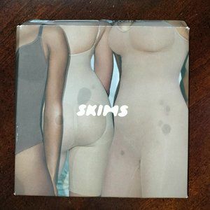 Skims Kim Kardashian Low back thong bodysuit Clay XXS/XS